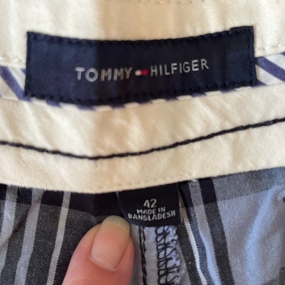 Men’s Tommy Hilfiger shorts. Great for golf or a dressier look. - Picture 4 of 5
